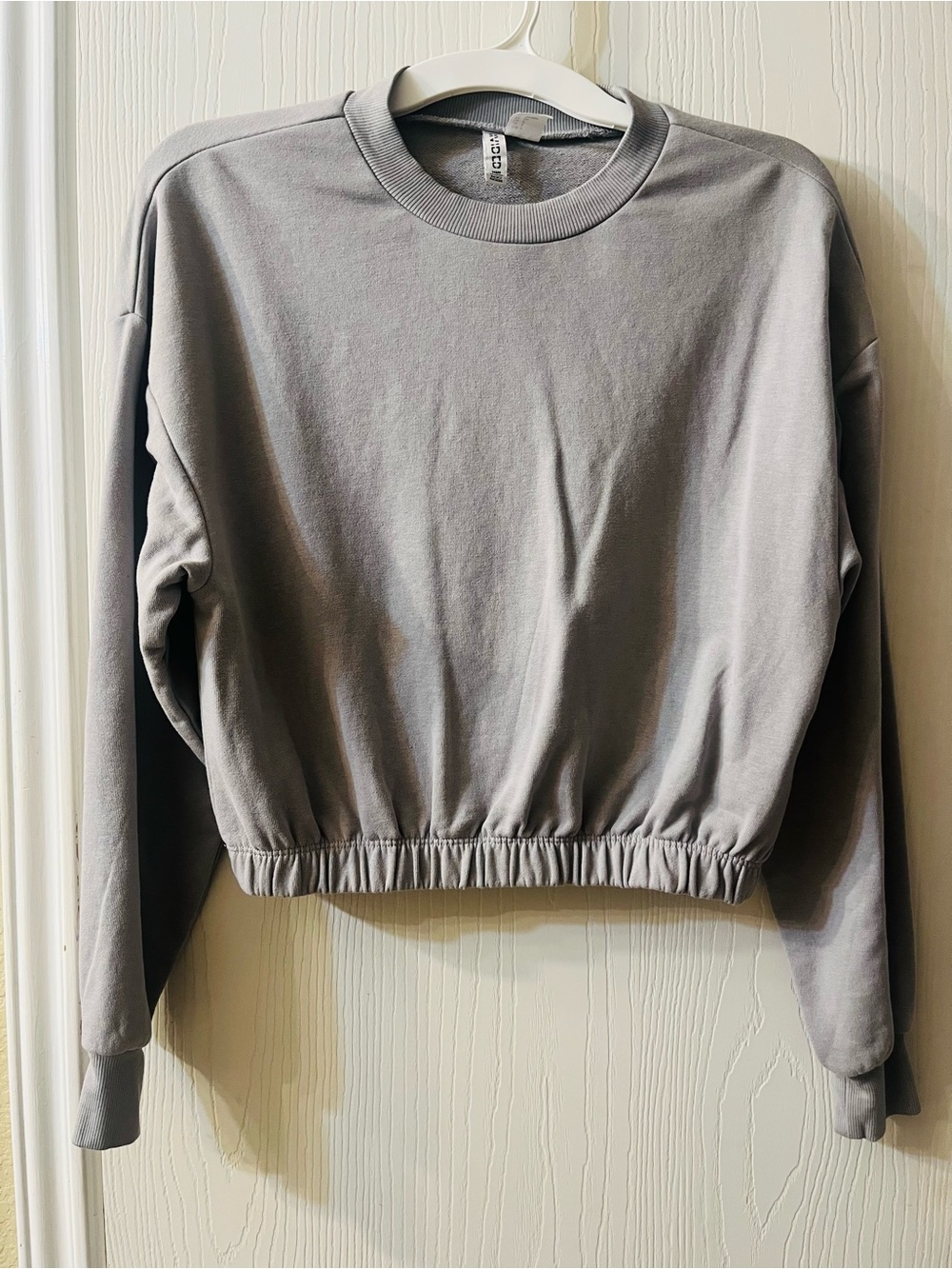 🛍️Divided Small Cropped Gray Crewneck Sweatshirt